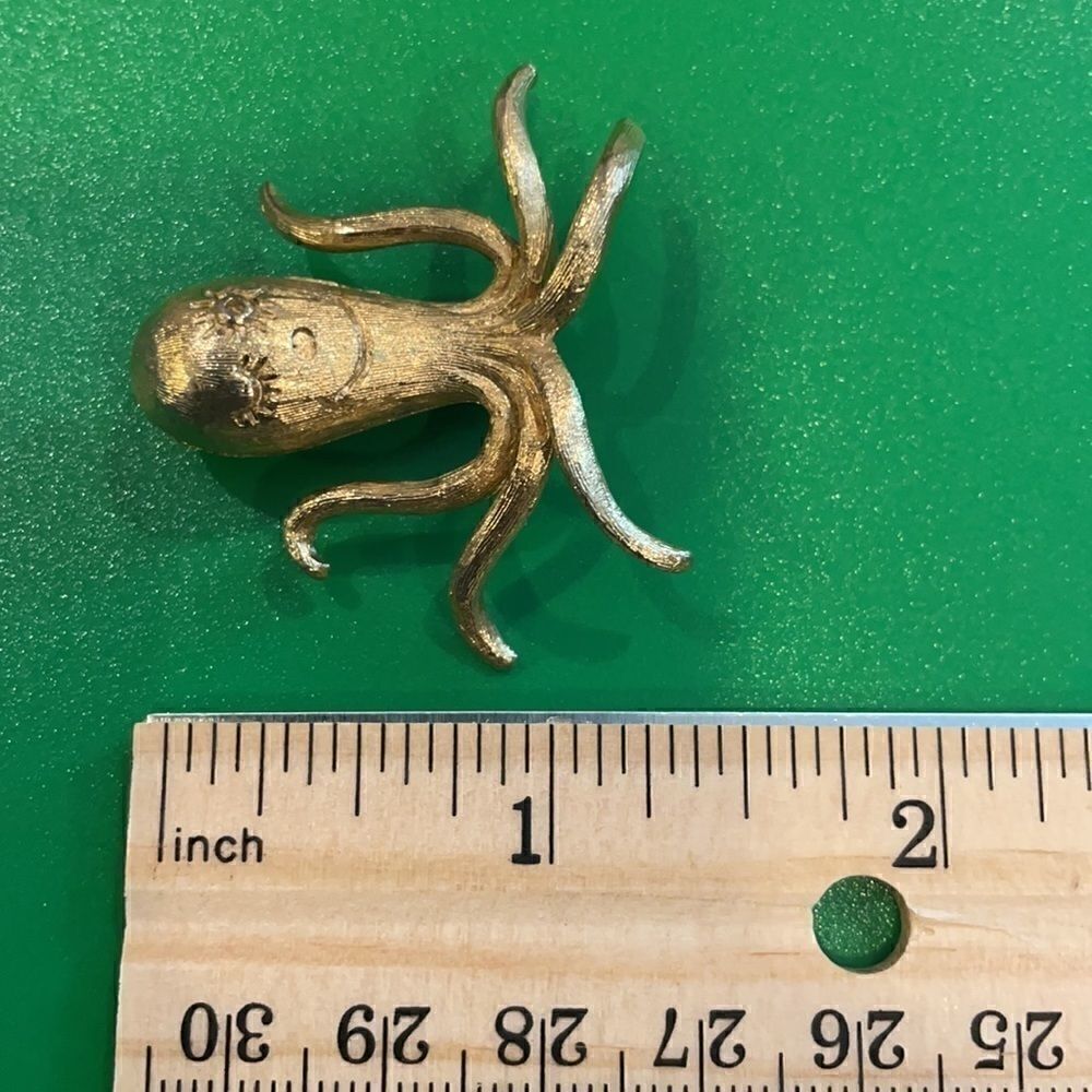 Vintage signed Napier gold-tone Octopus Brooch/Pin - Picture 3 of 6